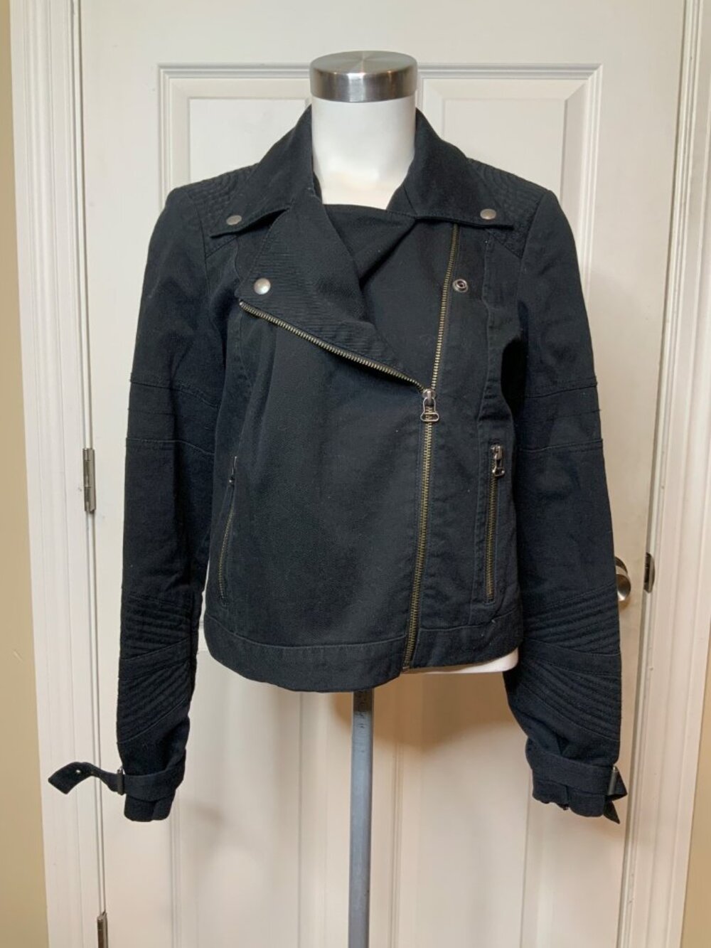 Elizabeth & James Black Denim Zip-Up Moto Jacket, Size M